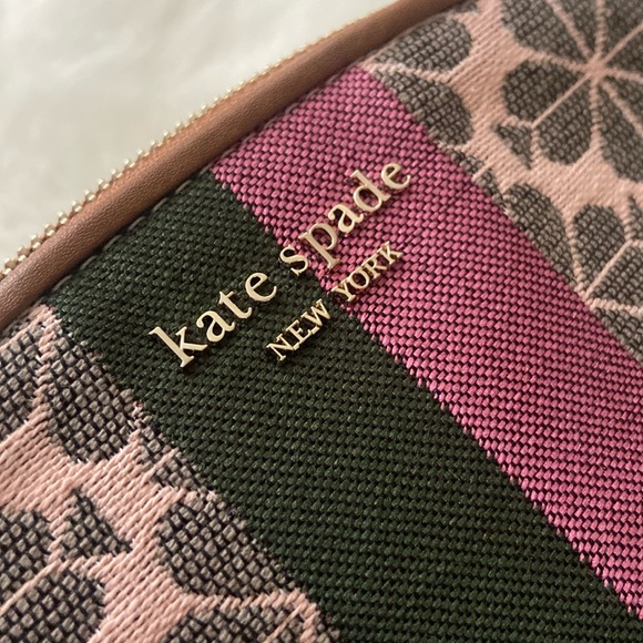 NWOT* Kate Spade Jacquard Spade Flower Cosmetic Bag - Picture 4 of 13